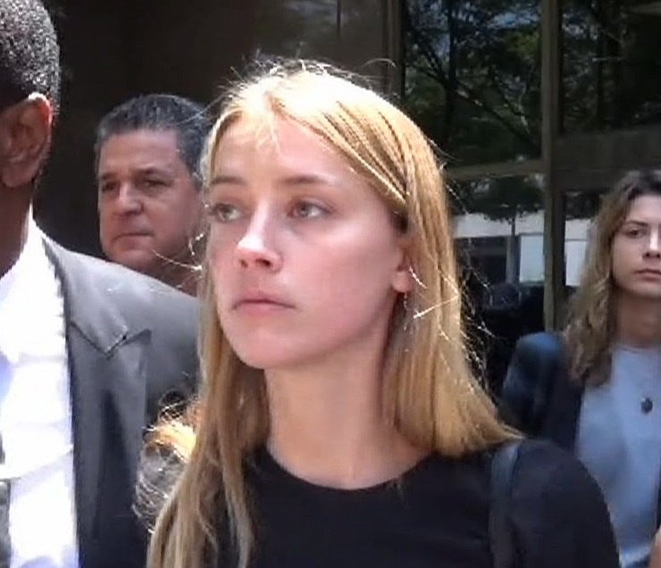 Ранее Херд обвинила Деппа в домашнем насилии и пришла на слушание в суд с синяком на лице