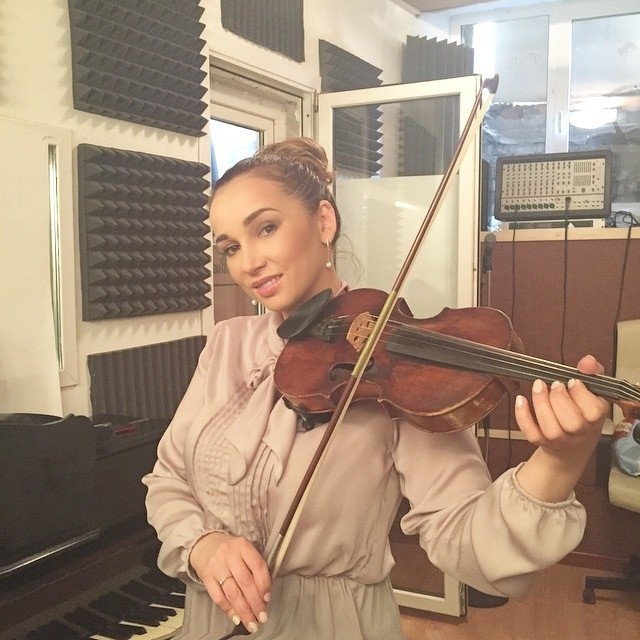 Анфиса Чехова решила научиться игре на скрипке