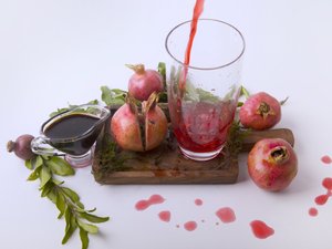 Сок гранатовый, соус, гранаты