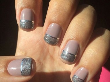 Серебристые полоски. Фото из аккаунта Jcrystalnail Серебристые полоски. Фото из аккаунта Jcrystalnail