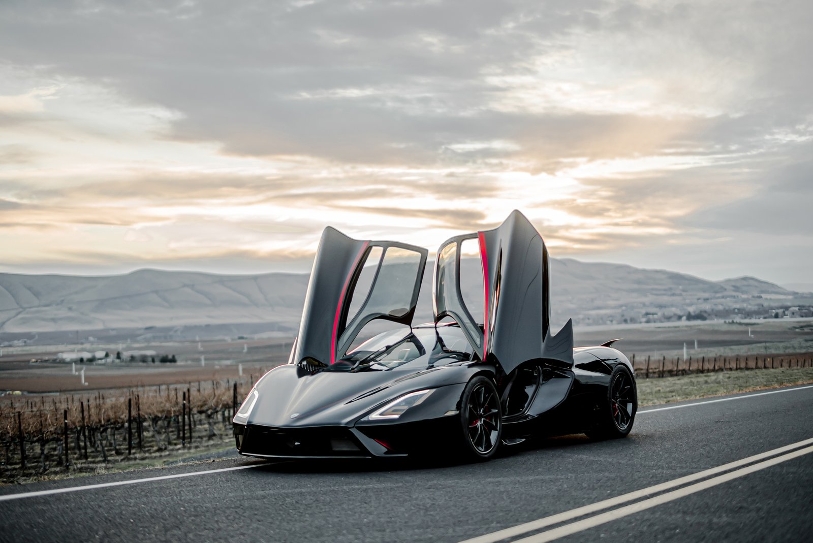 Гиперкар SSC Tuatara стал самым быстрым серийным авто в мире