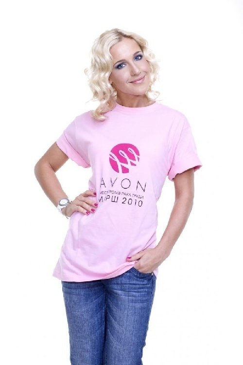 Каждый год компания Avon проводит благотворительные марши, привлекая внимание к проблеме рака молочной железы. Активное участие в марафонах и маршах принимают и звезды шоу-бизнеса, в числе которых и Юлия Ковальчук.