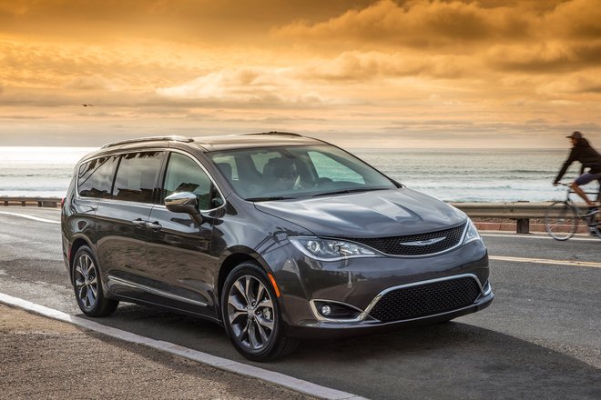 Chrysler Pacifica II 2016 Минивэн