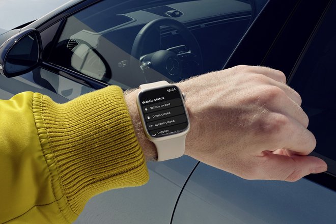 Mercedes-Benz Apple watch