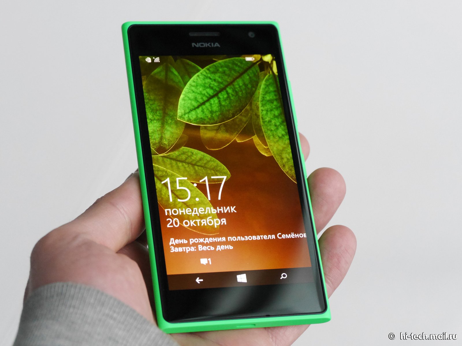 Обзор Nokia Lumia 735: недорогой смартфон с беспроводной зарядкой - Hi-Tech  Mail.ru