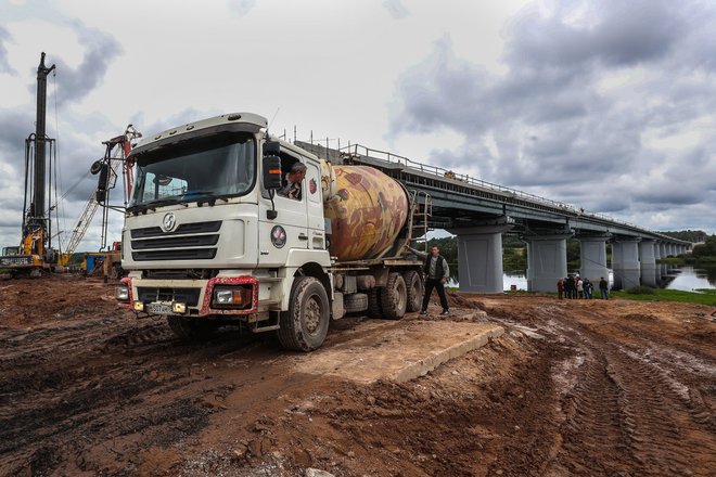 Строительство трассы М11 "Москва – Санкт-Петербург", бетономешалка