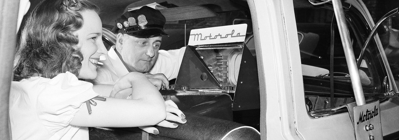 Телевизор Motorola установлен в чикагском такси в 1948 году