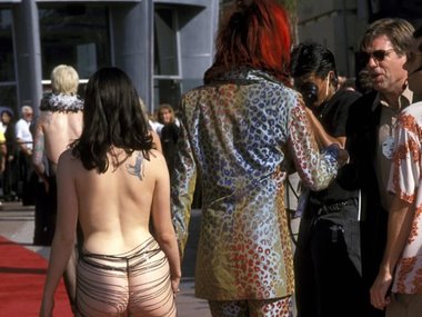 Slide image for gallery: 8126 | Роуз Макгоун на премии VMA в 1998 году