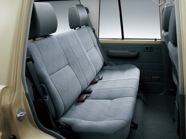 slide image for gallery: 20959 | Toyota Land Cruiser 70