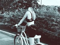 Content image for: 522356 | Светлана Ходченкова прокатилась на велосипеде и взбудоражила сеть