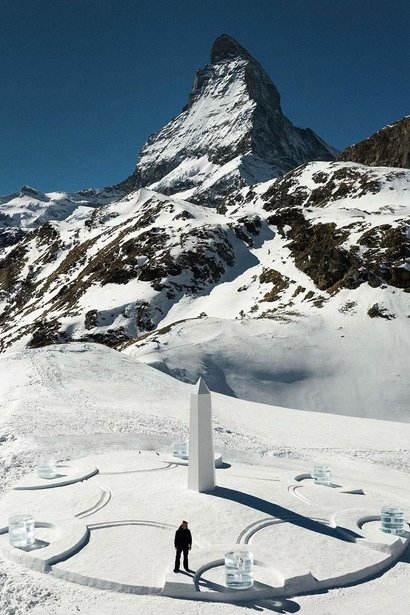 В&nbsp;Альпах построили огромные ледяные часы (фото)
