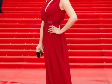 Slide image for gallery: 4079 | Комментарий «Леди Mail.Ru»: Нам нравится образ Екатерины Вуличенко — актрисе к лицу и насыщенный красный цвет и высокая прическа, удачным получился и макияж
