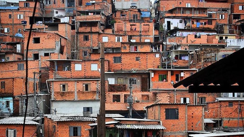 В таких неприглядных домах проживало, на тот момент, около 6% всего населения страны – почти 11 с половиной миллионов человек. С каждым годом эта цифра неуклонно растет.