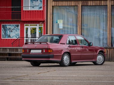 Mercedes-Benz 190E