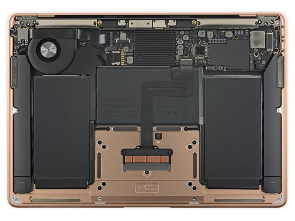 Вентилятор в MacBook Air 2018 не был связан с тепловой трубкой и был предназначен для создания положительного давления в корпусе