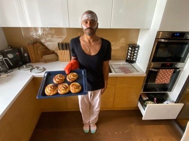 Мигель на своей кухне. Фото: Instagram.com