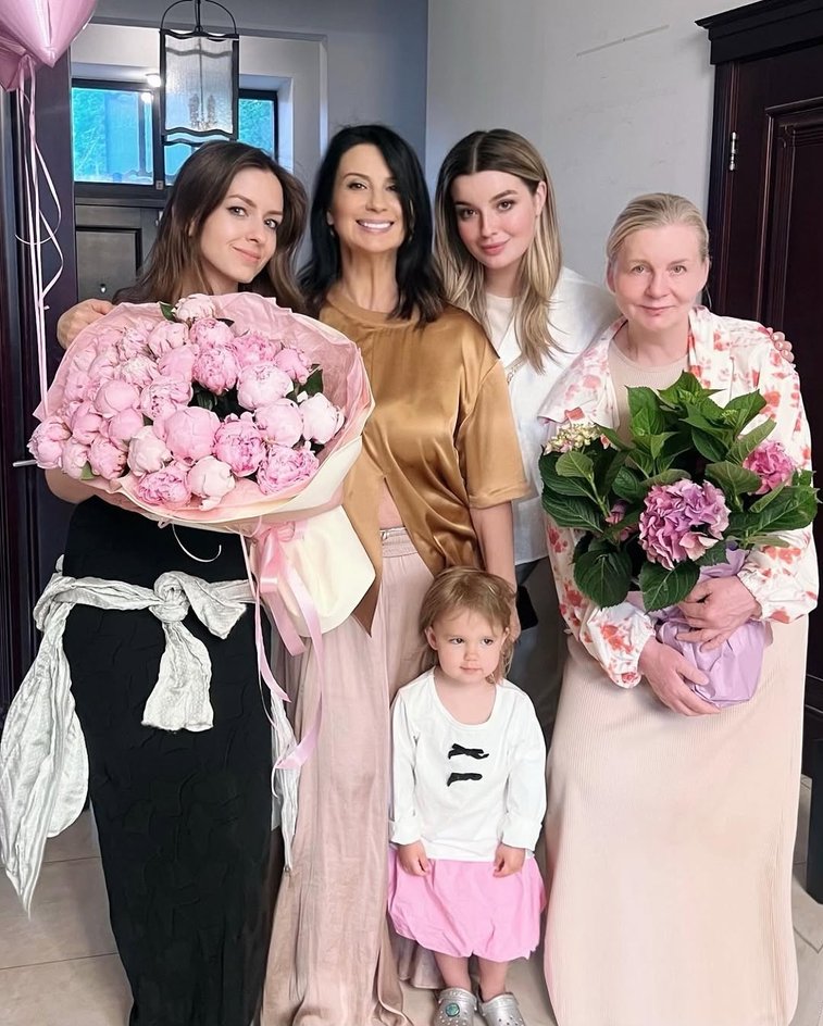 Екатерина Стриженова с семьей Екатерина Стриженова с семьей