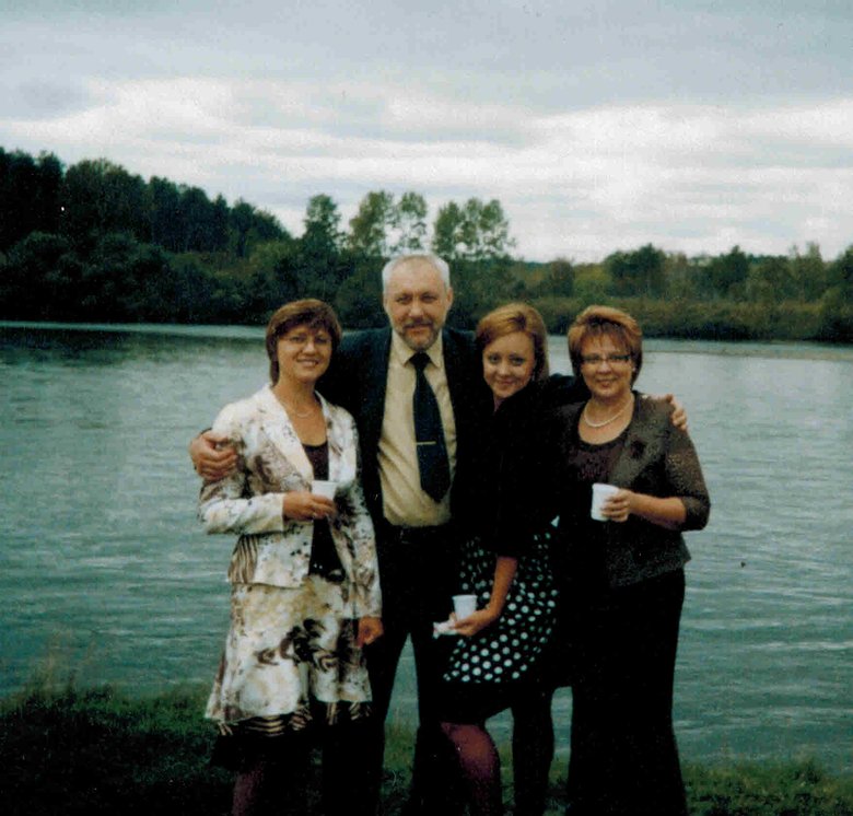 Светлана и Петр с племянницей и дочерью
