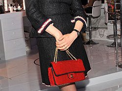Slide image for gallery: 1482 | Ах, как приятно, наверное, иметь возможность подбирать сумочку Chanel под цвет помады