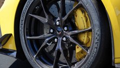 Chevrolet впервые предложил для Corvette десятипоршневые тормоза