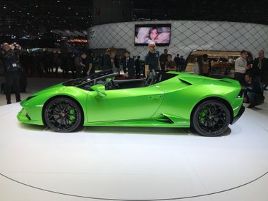 slide image for gallery: 24216 | Lamborghini Huracan Evo Spyder