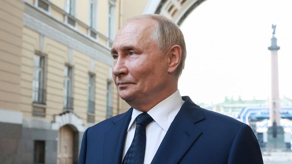 Путин попросил Лаврова доложить о последних зарубежных контактах Путин попросил Лаврова доложить о последних зарубежных контактах