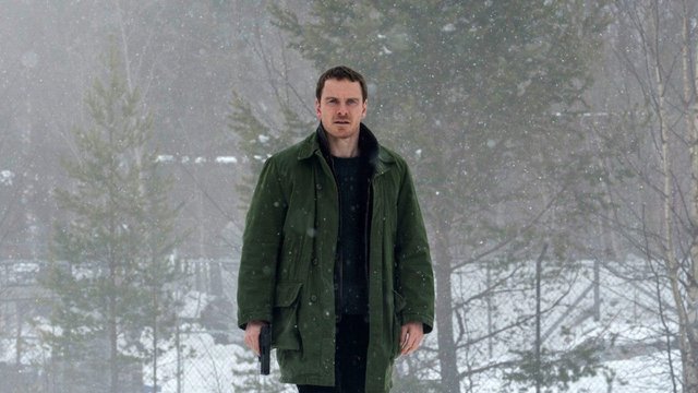 Майкл Фассбендер в фильме «Снеговик»