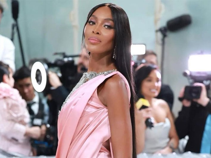 Наоми Кэмпбелл в розовом платье на «Met Gala» Наоми Кэмпбелл в розовом платье на «Met Gala»