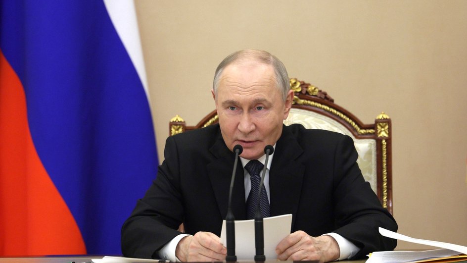 Владимир Путин на заседании Владимир Путин на заседании