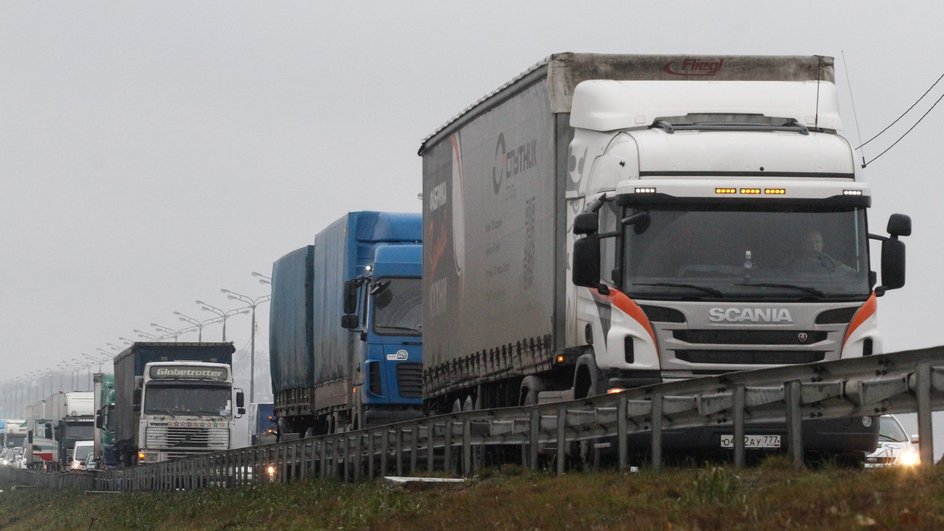 Акция протеста дальнобойщиков из-за введения платы для транспортных средств тяжелее 12 тонн на М4 «Дон»