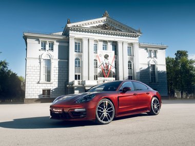 slide image for gallery: 28347 | Panamera