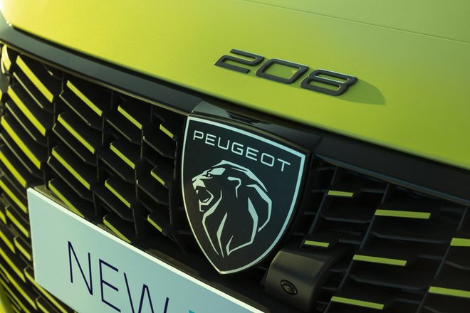 Логотип Peugeot E-208 GT Логотип Peugeot E-208 GT