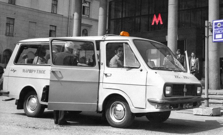12-местное маршрутное такси РАФ-2203 - самая известная и массовая маршрутка Советского Союза, базировавшаяся на агрегатной базе 