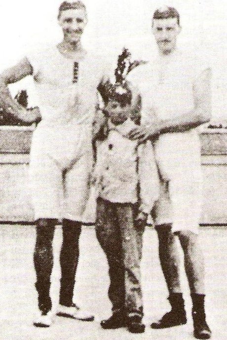 Rowing_coxed_pair_1900