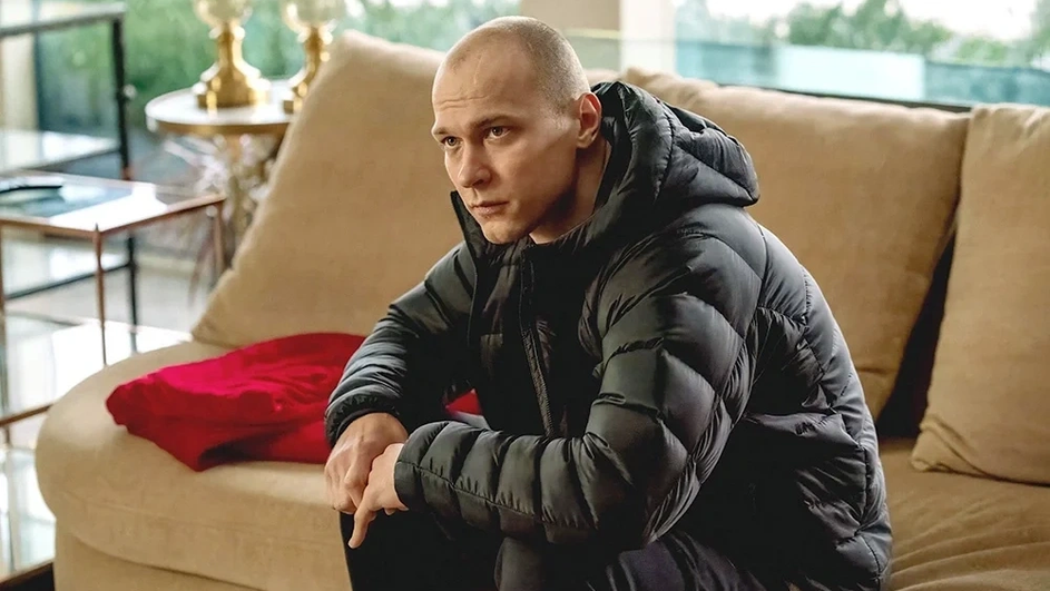 Юра Борисов актер фото, кадр из фильма «Анора» Юра Борисов актер фото, кадр из фильма «Анора»