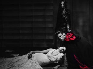 Slide image for gallery: 1588 | Фотосессия Карла Лагерфельда Interview with a Vampire для мартовского номера американского Harper's Bazaar