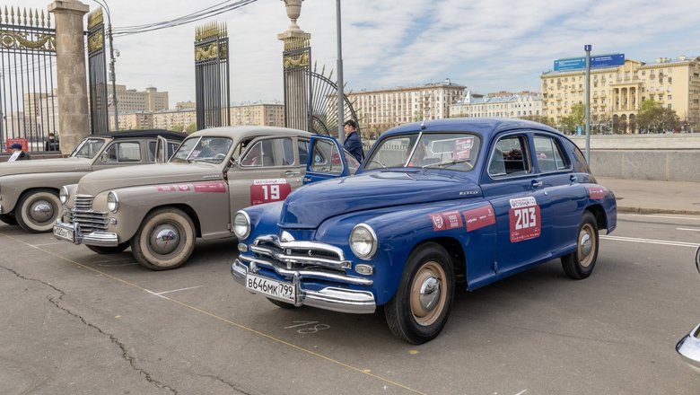 Ретро-ралли «Столица»: уникальные автомобили на улицах Москвы