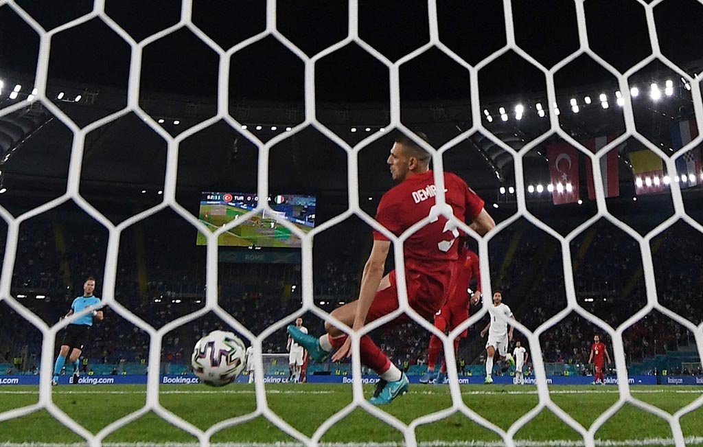 Впервые гол в свои ворота стал дебютным мячом чемпионата Европы