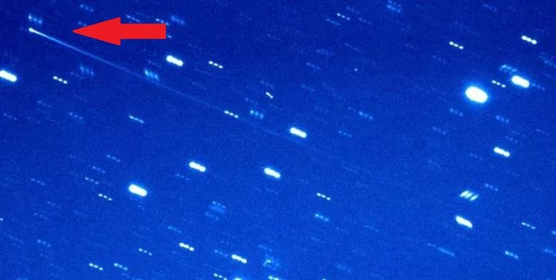 Составное изображение показывает проход 2005 QN173 через Солнечную систему. Ядро находится в верхнем левом углу изображения, а хвост пересекает фото по диагонали. Источник: Henry H. Hsieh (PSI), Jana Pittichová (NASA/JPL-Caltech)