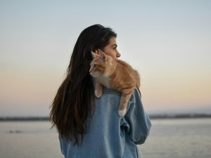 девушка с котом