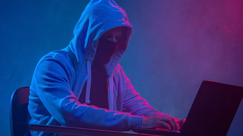 Хакер в капюшоне взломал сайт, из-за чего возникла ошибка 403 Хакер в капюшоне взломал сайт, из-за чего возникла ошибка 403