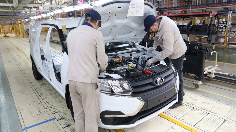 Производство Lada Largus на заводе в Ижевске. Сборка