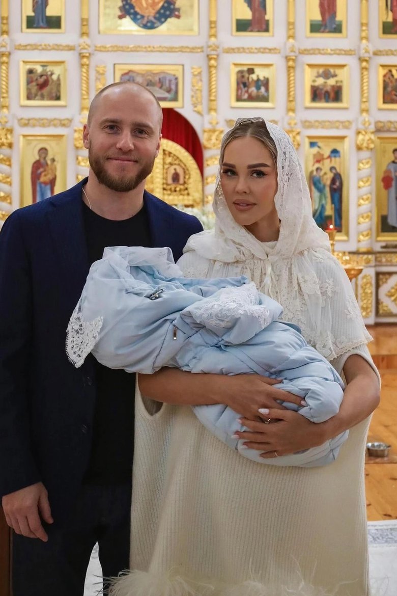 Мария Погребняк и Игорь Головинский с ребенком Мария Погребняк и Игорь Головинский с ребенком