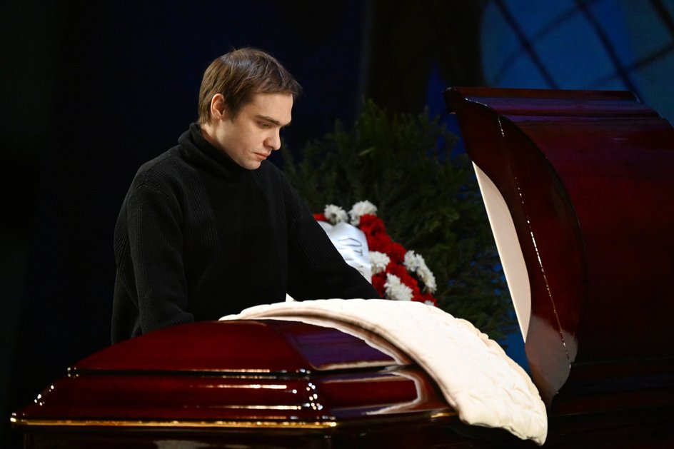 Николай Ефремов Николай Ефремов