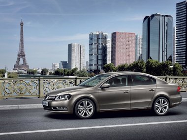 slide image for gallery: 25954 | Volkswagen Passat