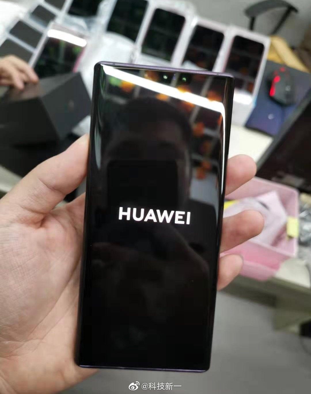 Появилось видео распаковки Huawei Mate 30 Pro - Hi-Tech Mail.ru