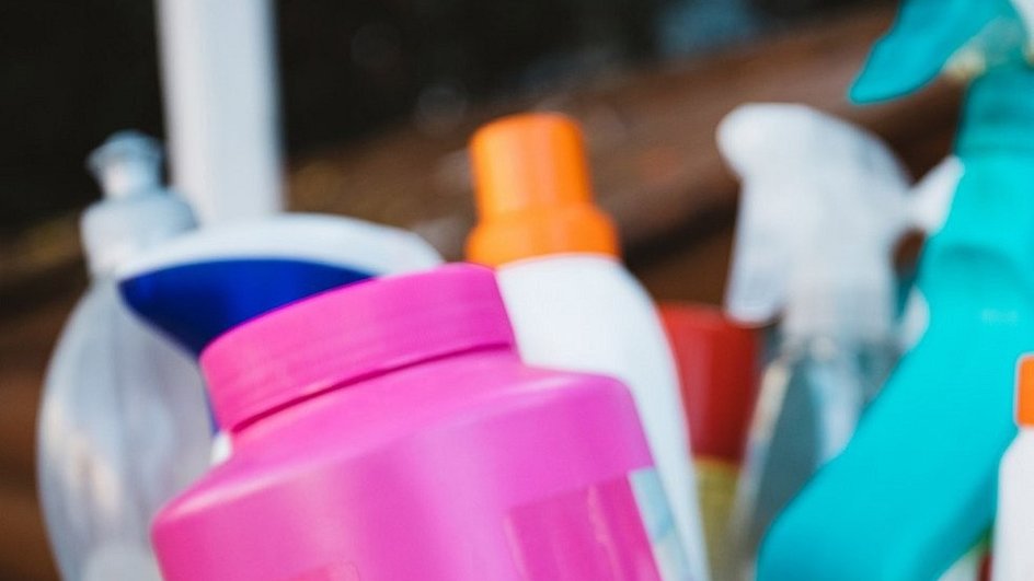 Как почистить ковролин: 5 лучших средств, способы очистки от пятен и запаха