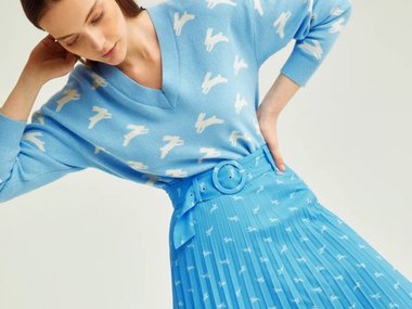 Slide image for gallery: 14875 | А нарядные плиссированные юбки создают стильные комплекты с теплыми свитерами. Важно: длина – строго миди!⠀Akhmadullina Dreams