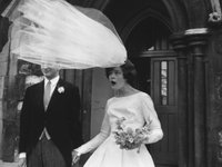 Как менялась мода на свадебные платья