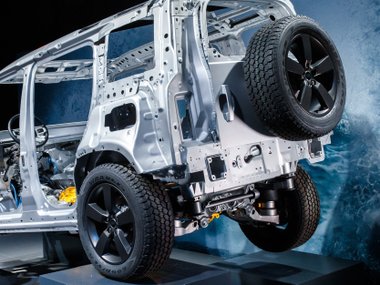 slide image for gallery: 24993 | Land Rover Defender